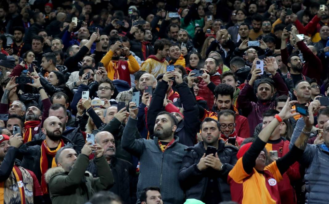Galatasaray'ın muhteşem geri dönüşünden çok özel resimler: Tribünler şov yaptı 3